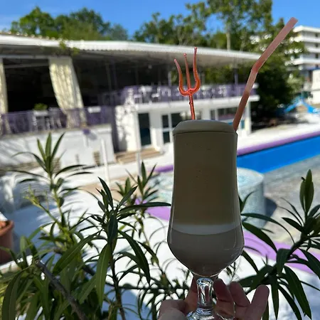рива Hotel 2*